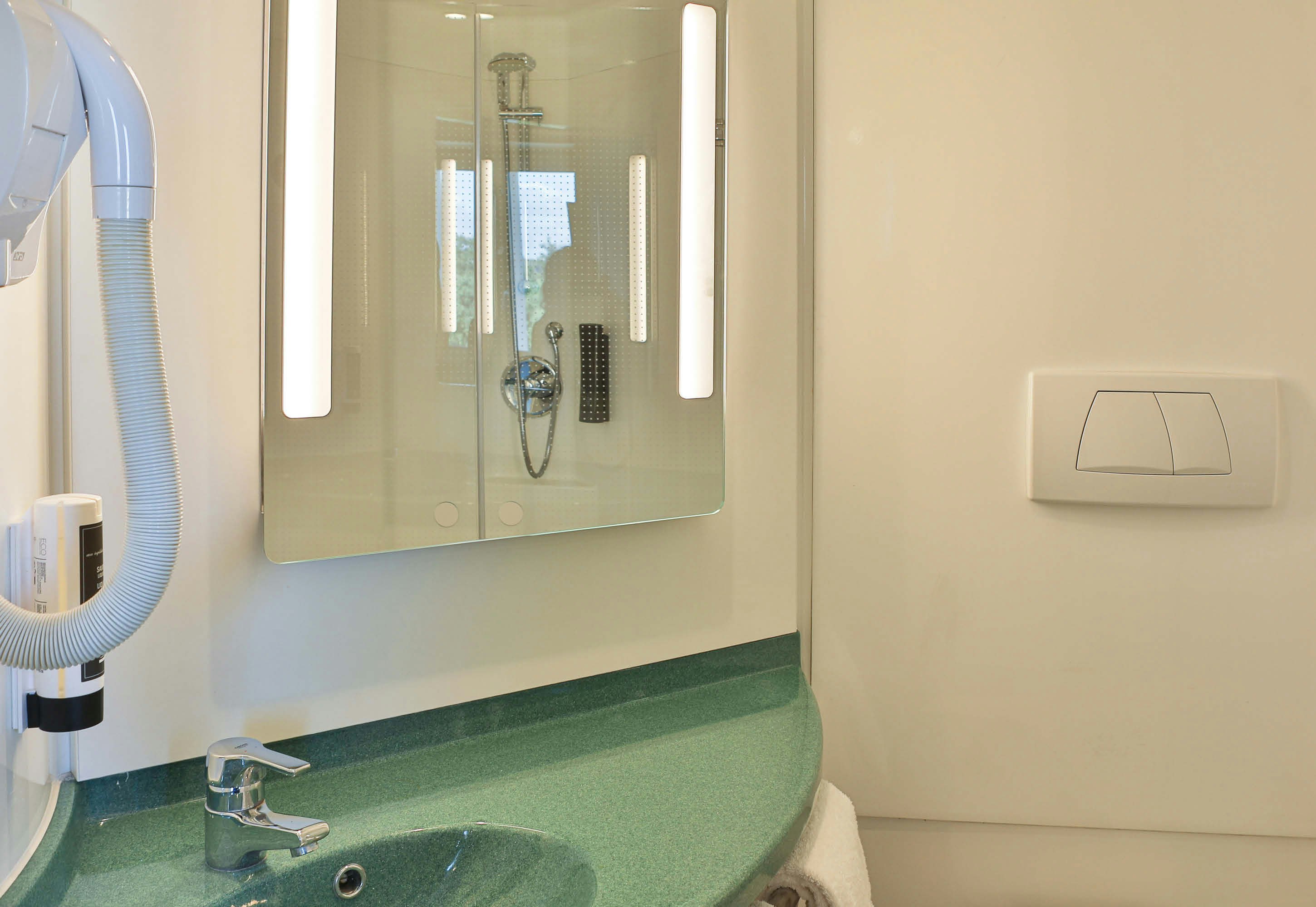 B&B Hotel Les Sables d Olonne Centre Gare 36/36