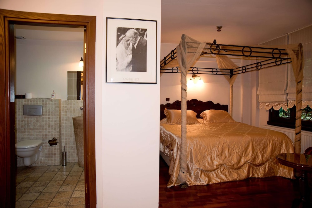 ELITE, SUITE, KING BED, CITY VIEW, SOFA