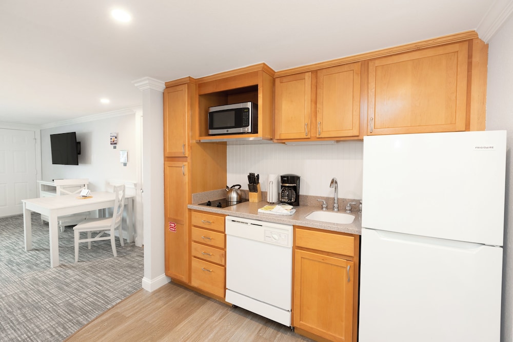 Innseason Resorts Harborwalk 7/50