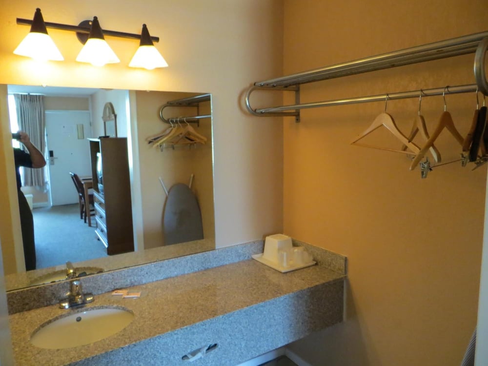 Americourt Extended Stays 7/38