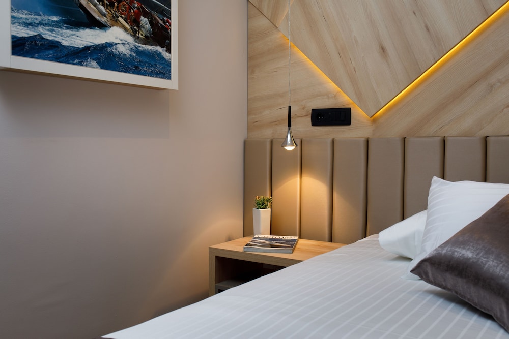 Sailor Boutique Rooms 9/27