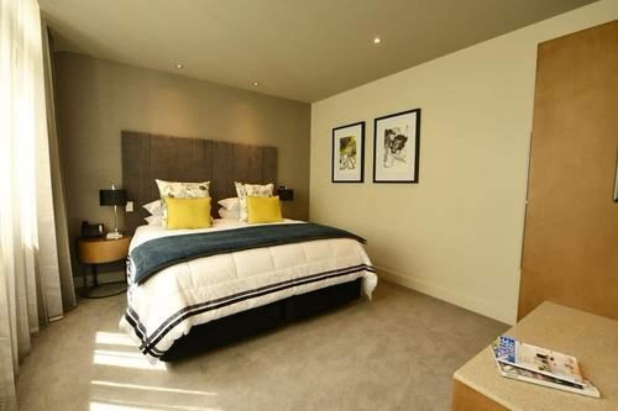 1 BEDROOM, SUITE
