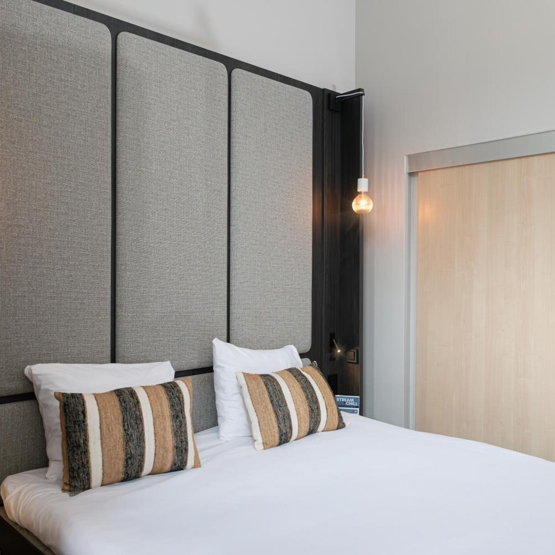 Deluxe, Double Bed