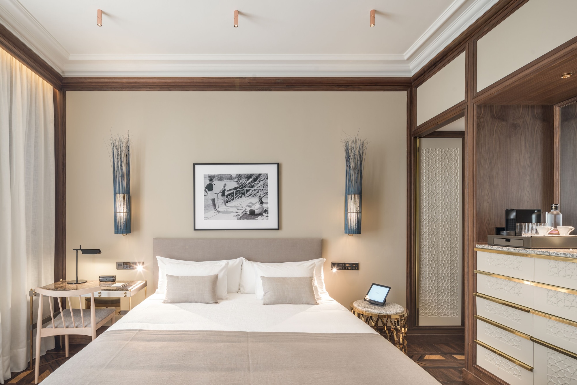 Standard, King Bed, Bathtub