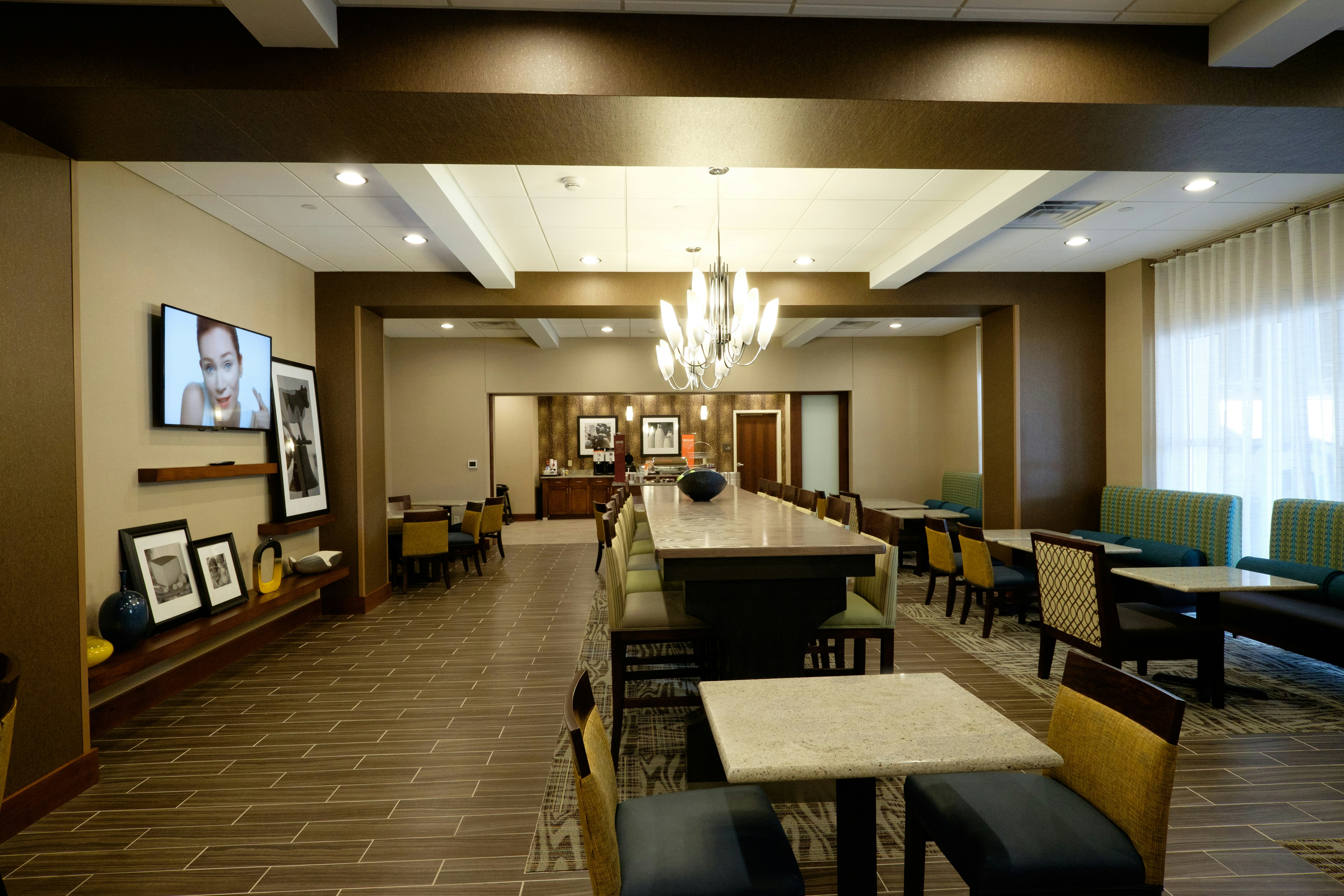 Hampton Inn Green Bay Downtown 16/21