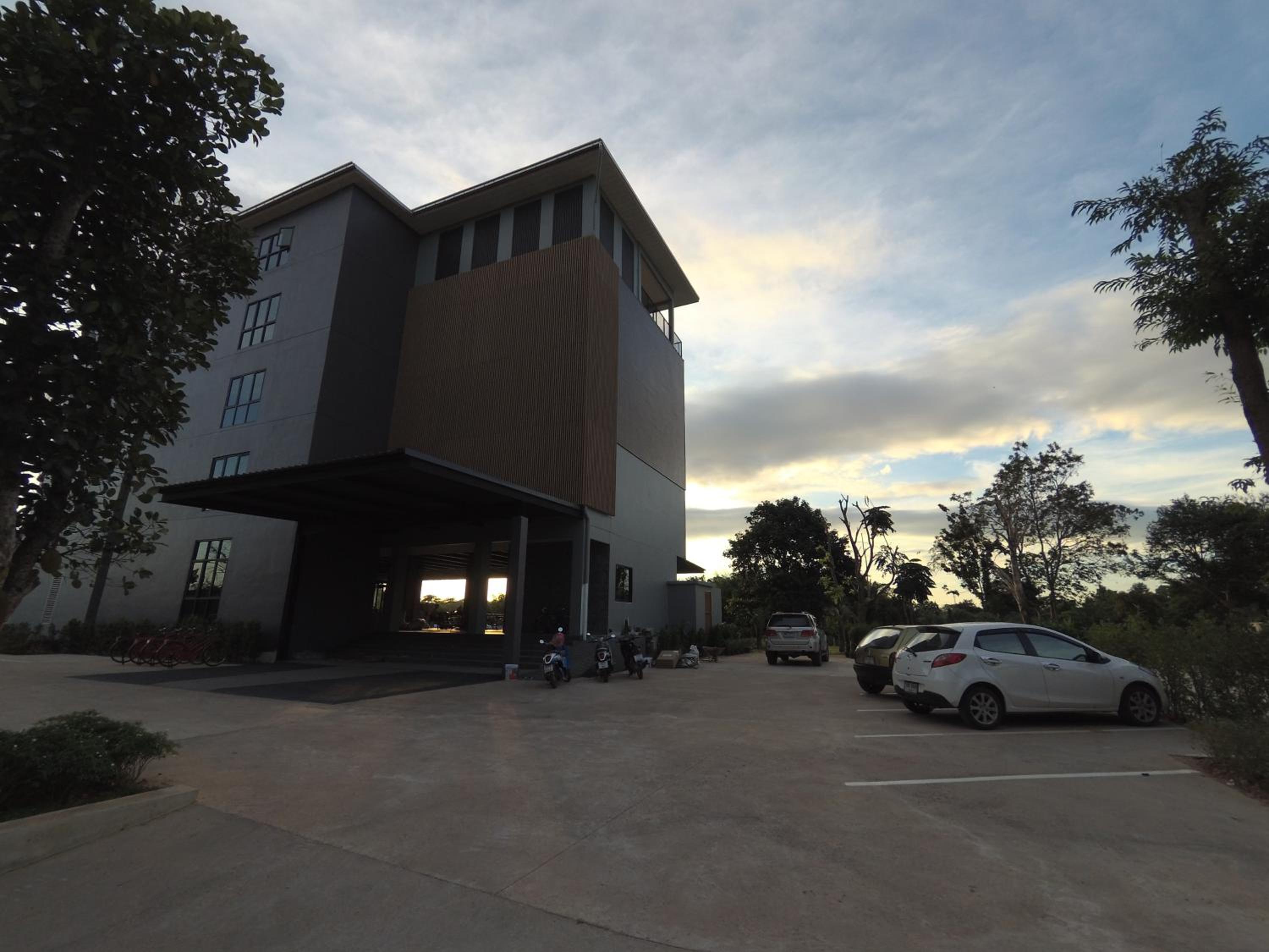 Riverawan Hotel 63/73