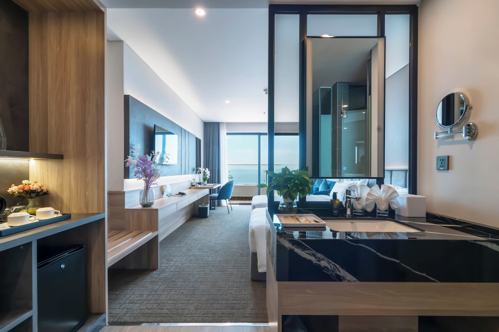 Wyndham Garden Legend Halong 48/50