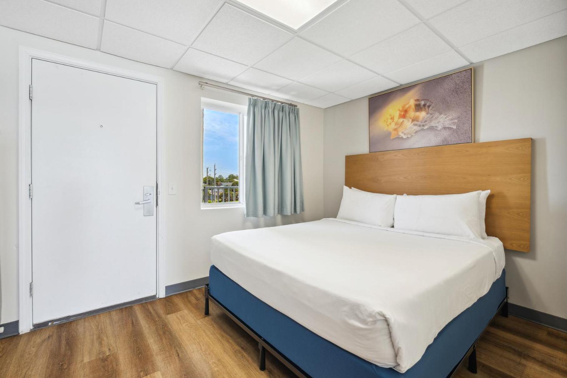 Split, Classic, 2 Queen Beds, Beach Front, Kitchen