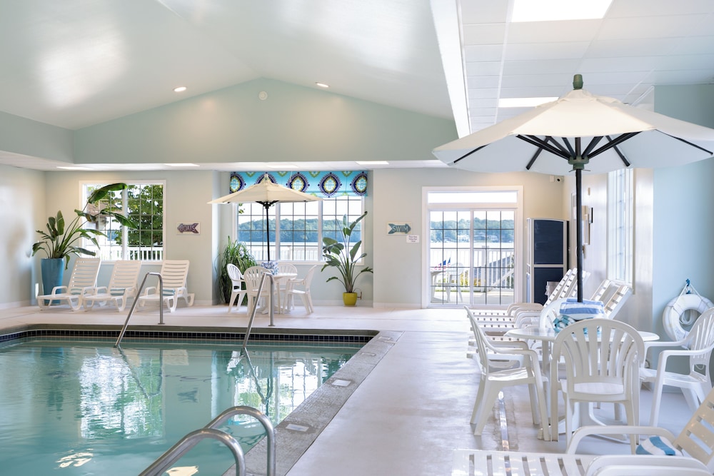 Bay Pointe Inn 23/50