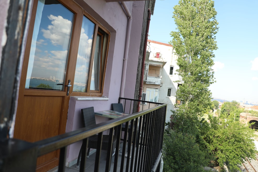 Sea House Suites 4/50