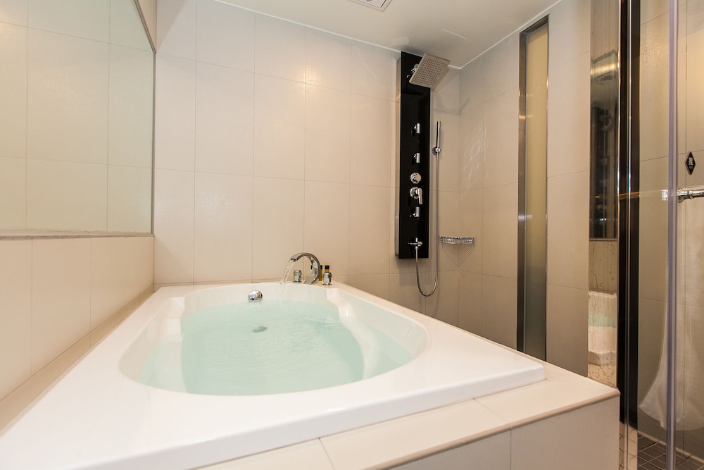 Fairytale Yisu Hot Spring Hotel 37/53