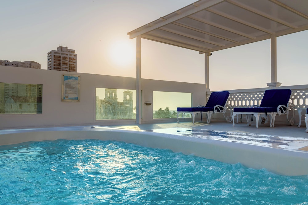 Coral Reef Hotel 34/58