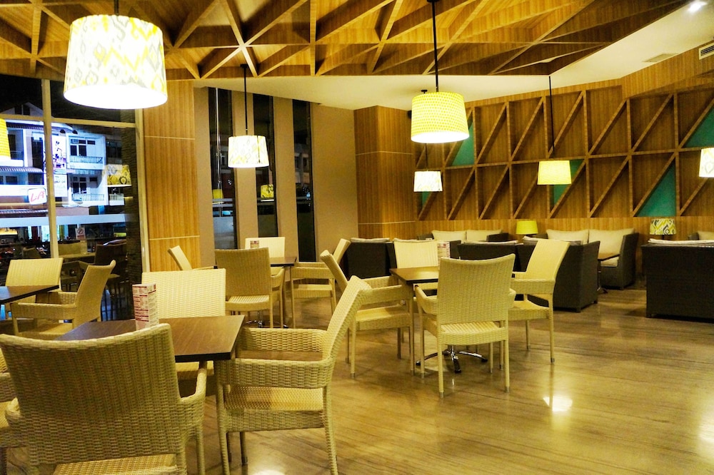Orchardz Hotel Gajah Mada 20/25