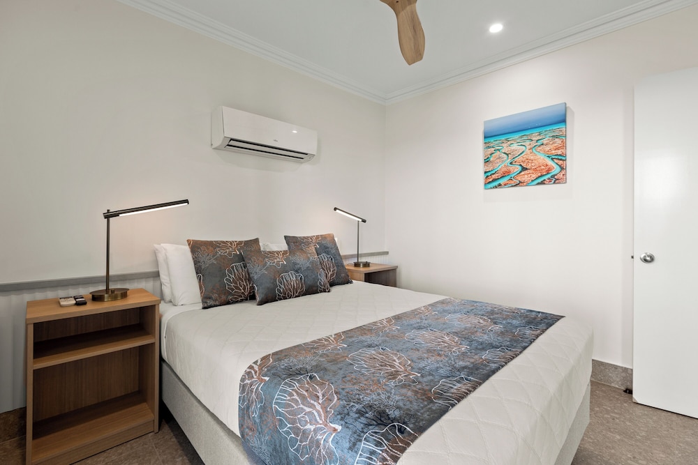 2 Bedrooms, Murphy and Twin Beds, Queen Bed, Bay View