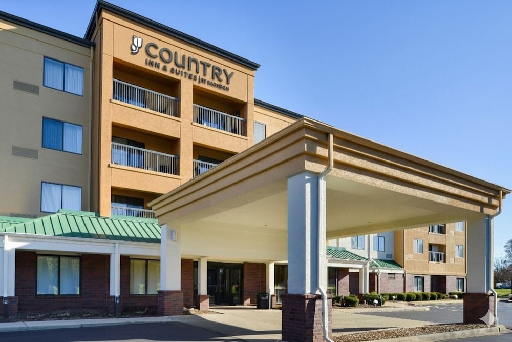 Country Inn & Suites by Radisson, Brown Deer - Milwaukee North 6/65