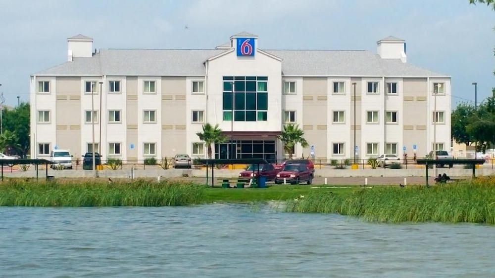 Motel6 Eagle Pass, TX - Lakeside 51/59
