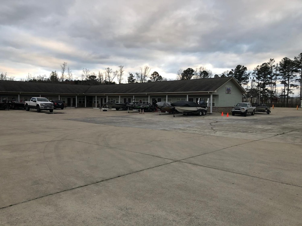 Weiss Lake Lodge 34/64