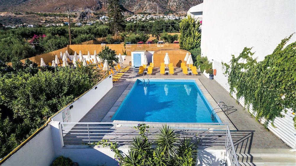 Sergios Hotel 56/63