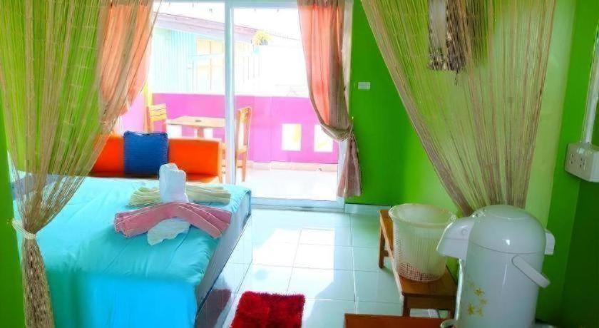 Baan Navy Hotel 63/64