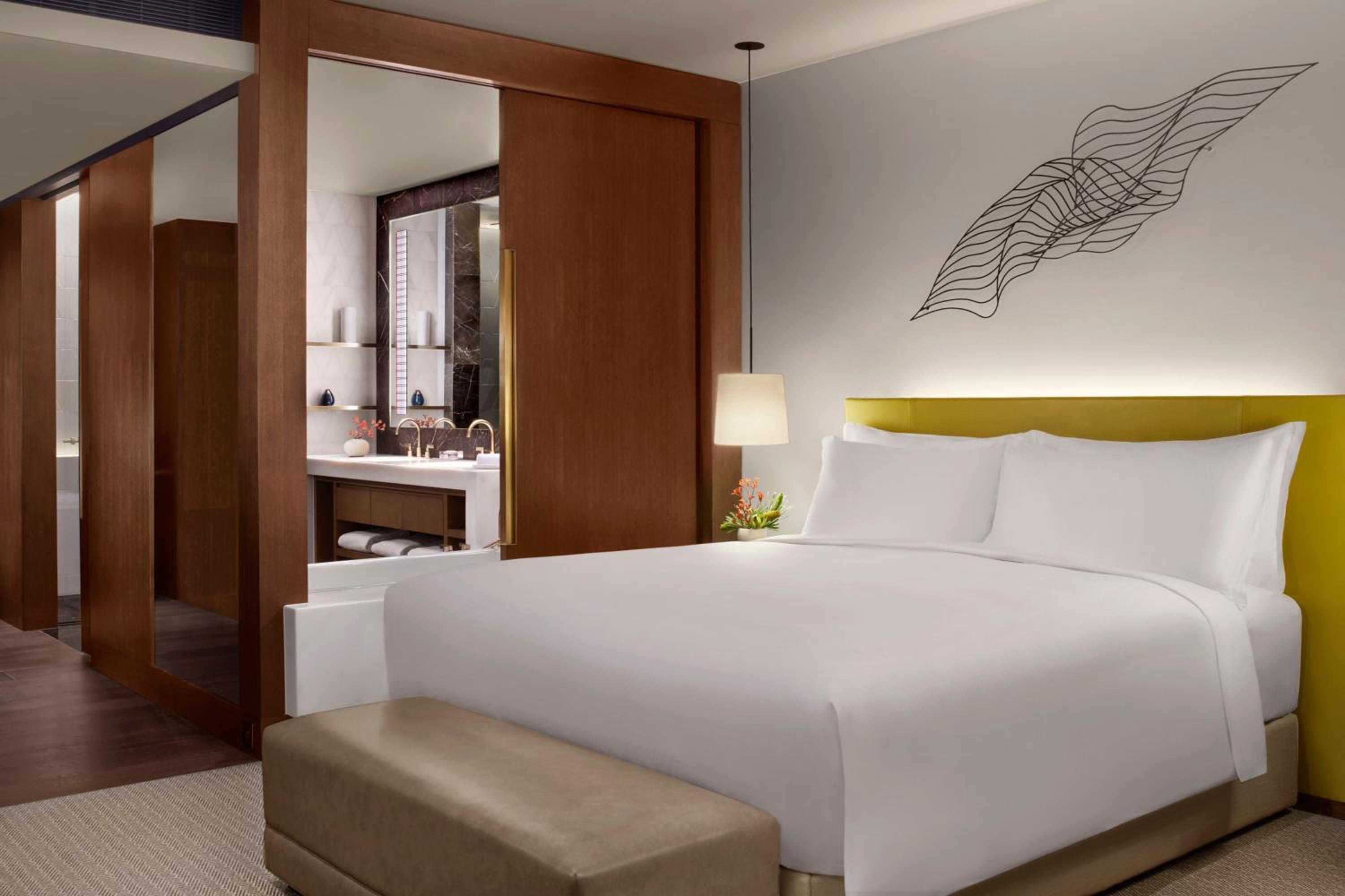 1 Bedroom, Executive, Suite, King Bed, Bay View