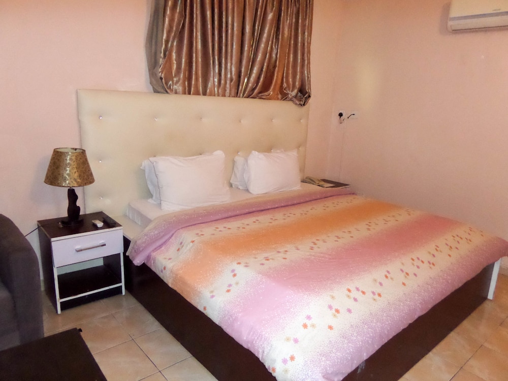 Royalview Hotel And Suites 34/62
