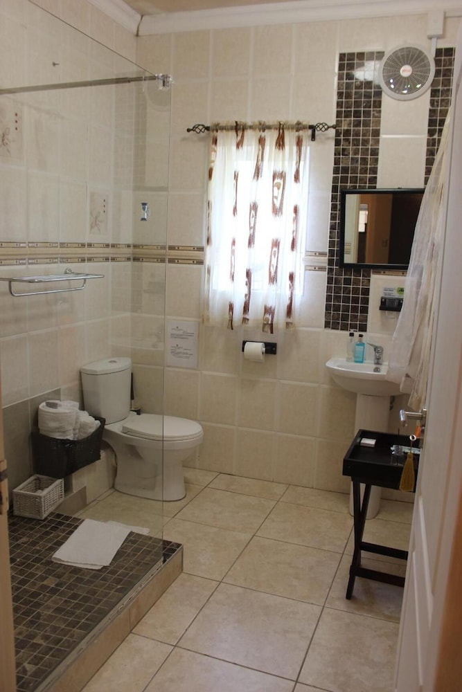Lumley s Place Guesthouse 44/45