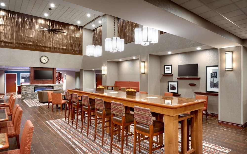 Hampton Inn Suites Pocatello 34/47