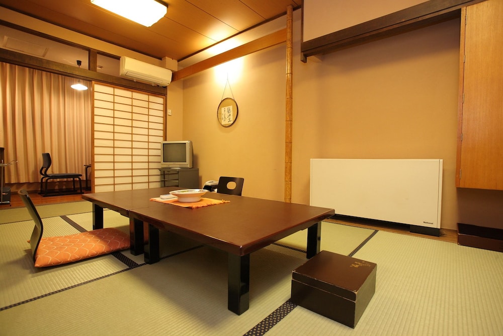 Tsutaya Ryokan (ex Obama Onsen Tsutaya Ryokan) 15/18
