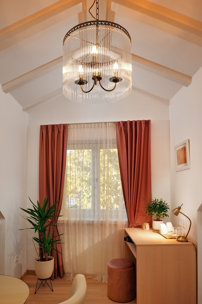 LANTERNA ROOMS 28/50