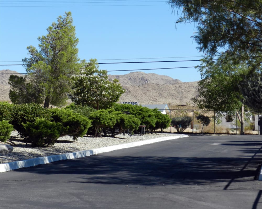 High Desert Motel Joshua Tree National Park 35/40