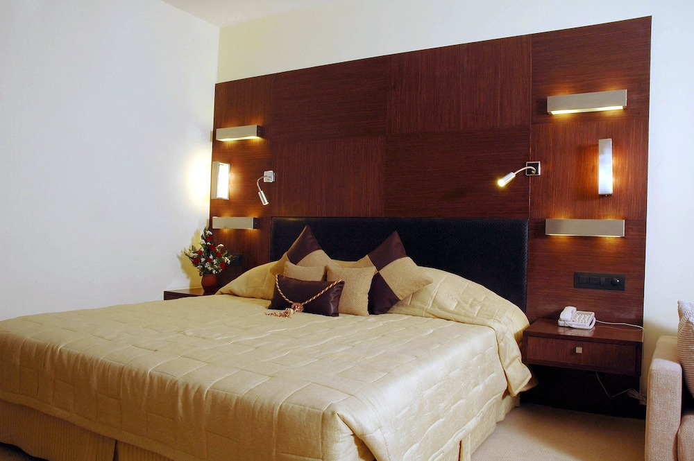 The Fern Residency Subhash Bridge Ahmedabad 27/65