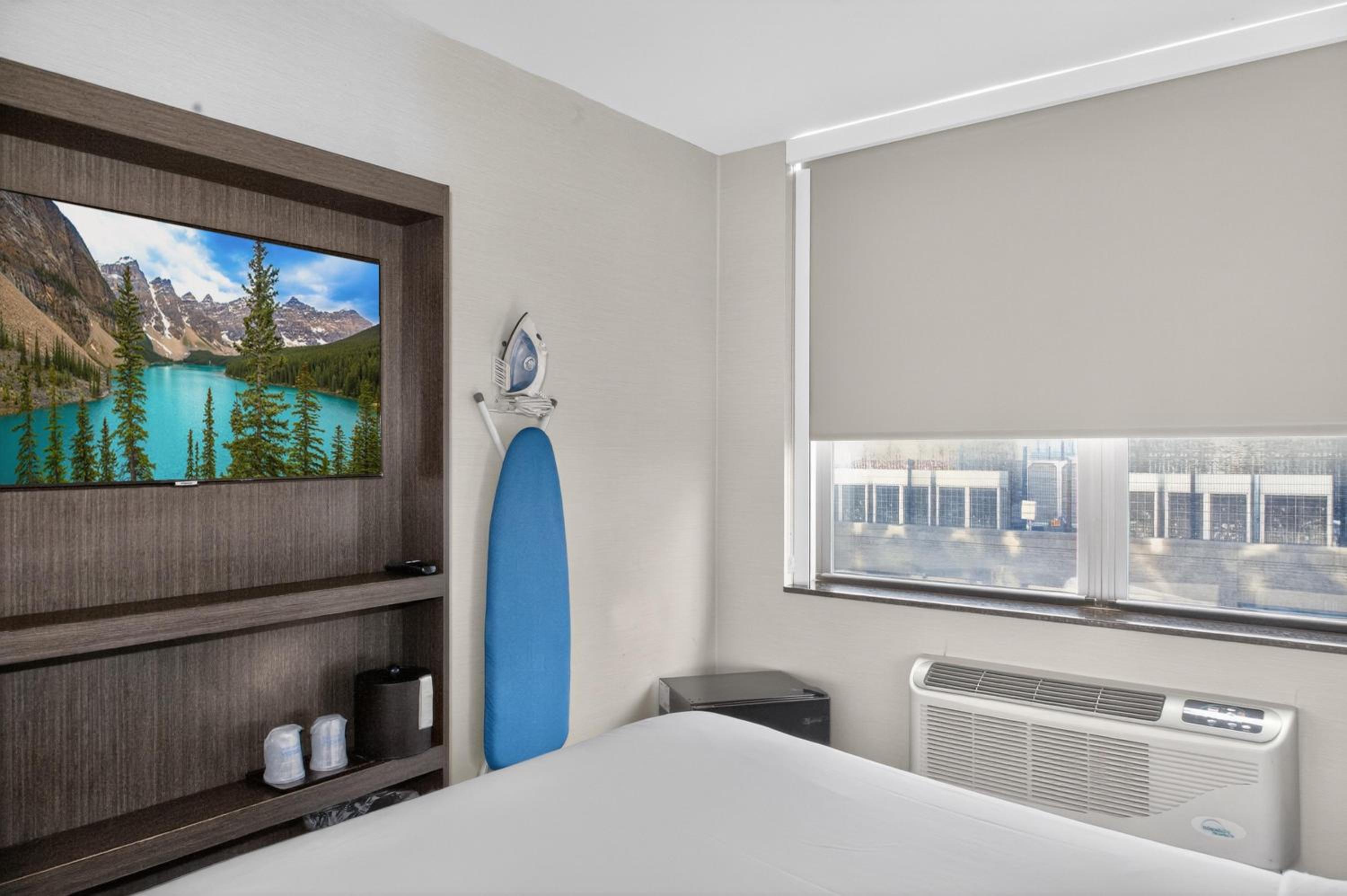 Basement, Queen Bed