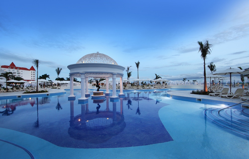Bahia Principe Escape Runaway Bay 11/70