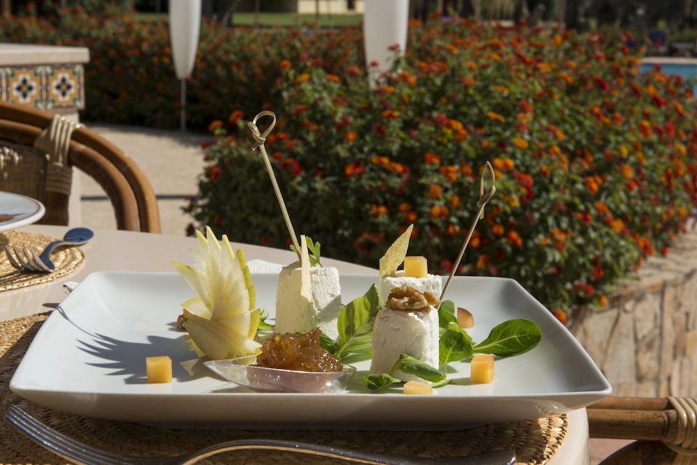 Lantana Resort Hotel and Apartments 33/68