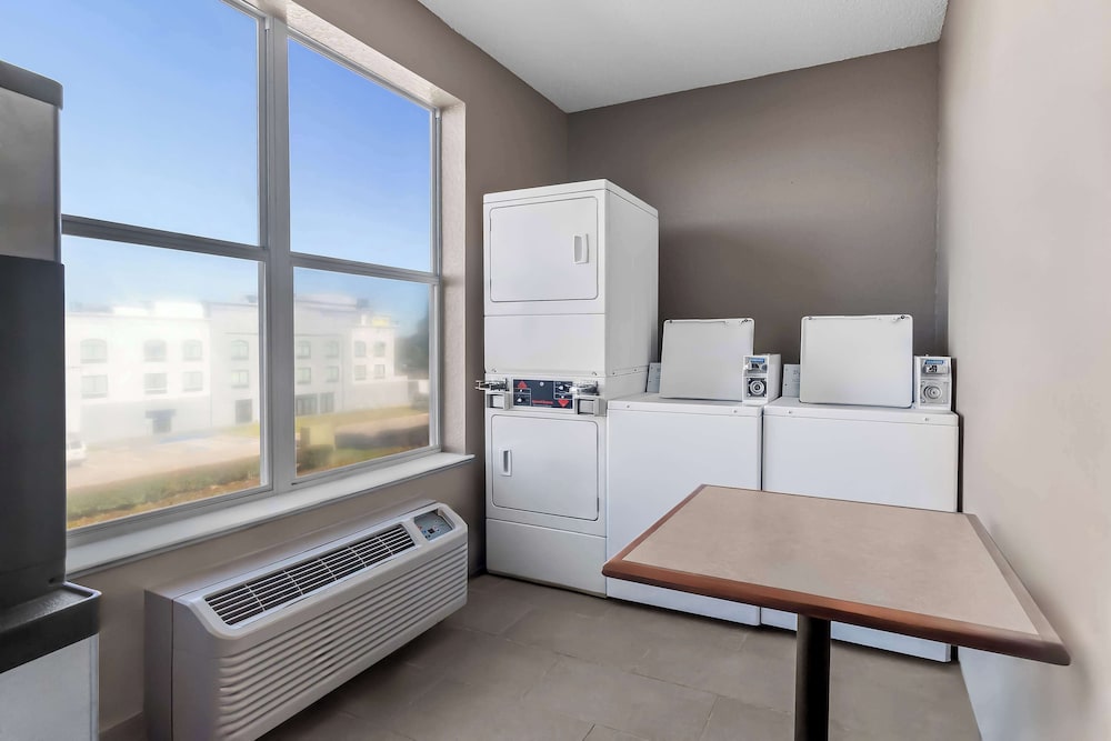 Sonesta Essential IAH Airport JFK Boulevard 38/53