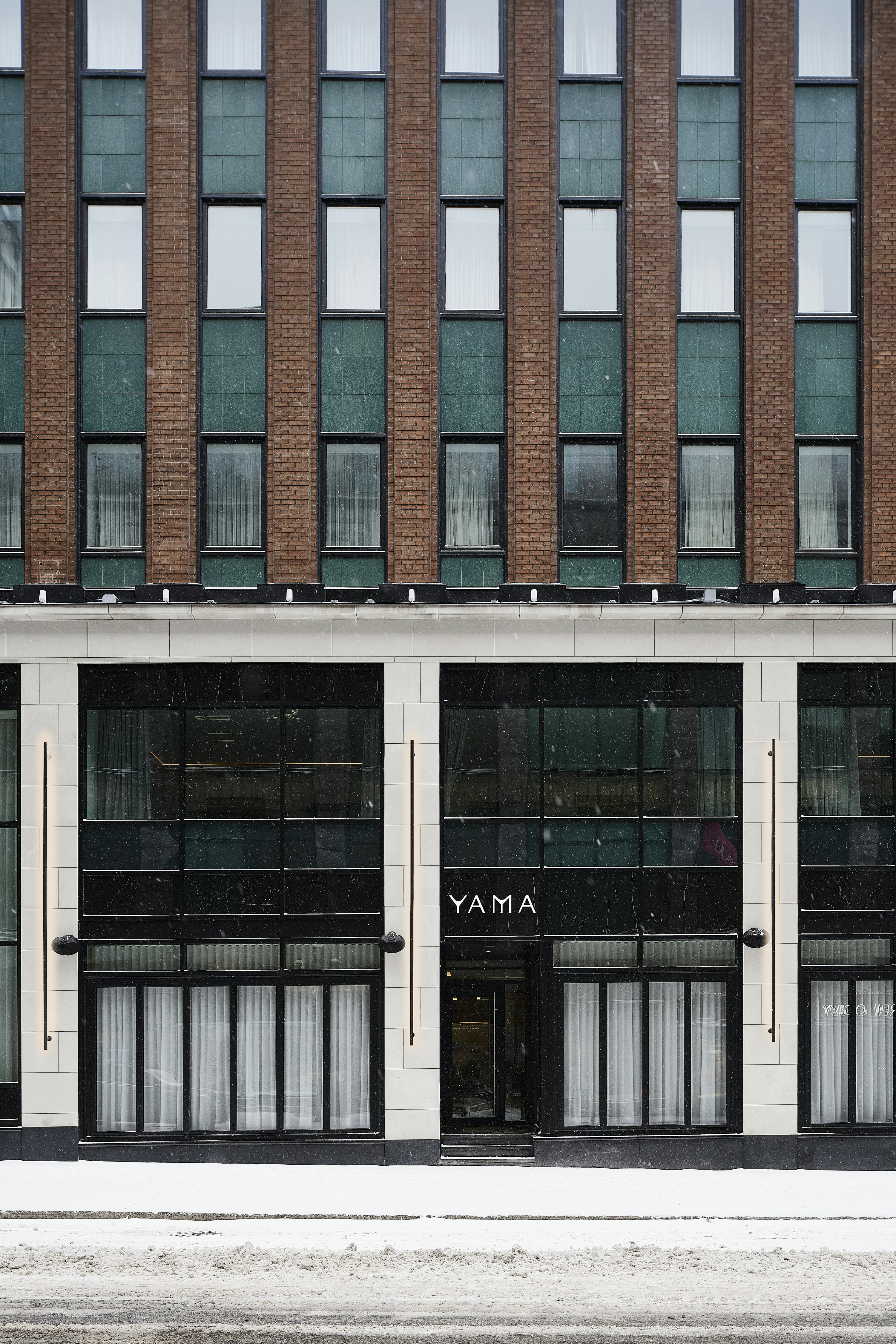 Vogue Hotel Montreal Downtown, Curio Collection by Hilton 2/50