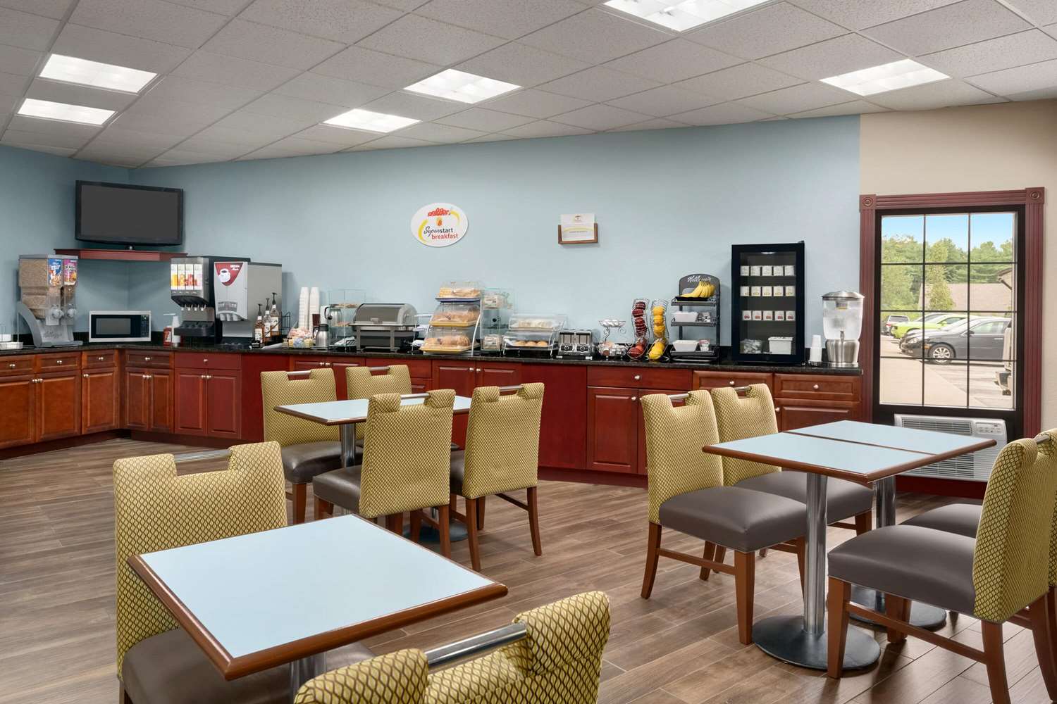 Super 8 by Wyndham West Greenwich/Providence 32/47