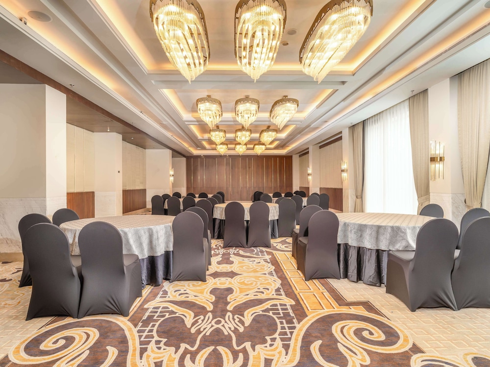Radisson Collection Hotel & Spa, Riverfront Srinagar 40/50