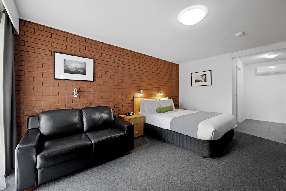 HAMILTON LONSDALE MOTEL 15/58