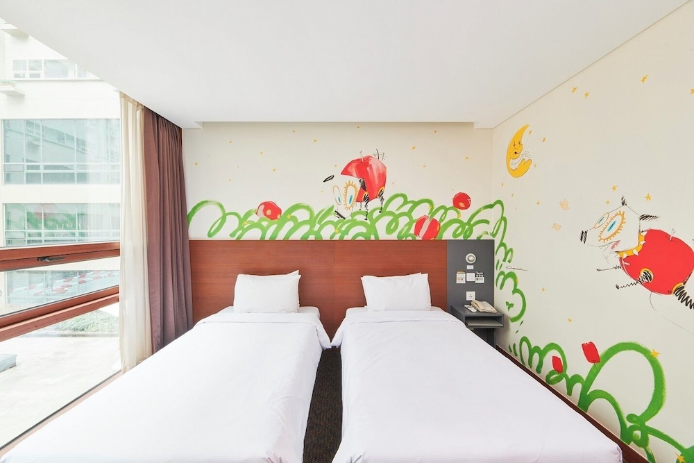 Dive In, Panmook Kim, Art Stay, Twin Beds