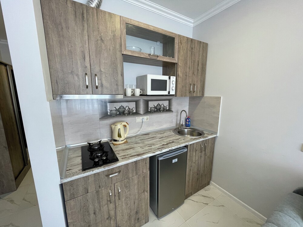 Batumi Real Lux 49/50