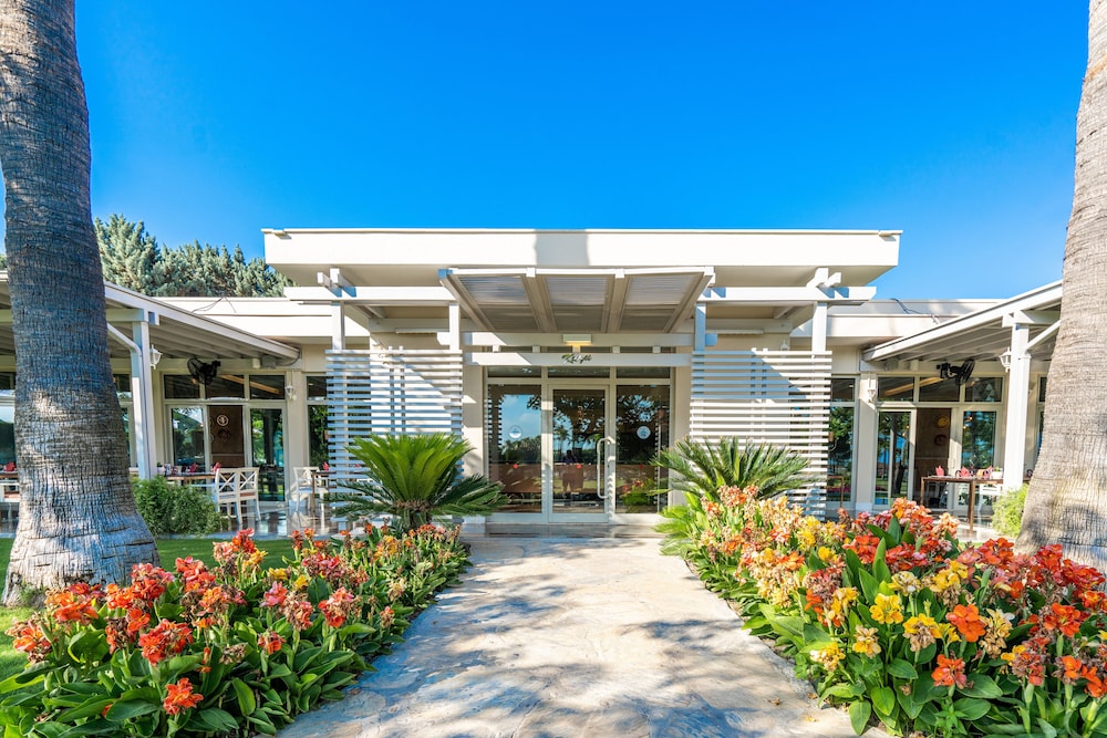 Lara Barut Collection in ANTALYA
