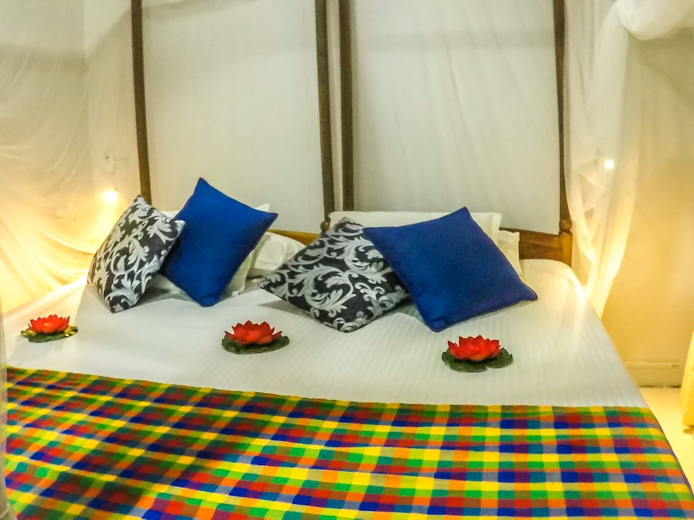 Mrs Wijenayake's Beach Haven Guest House 14/34