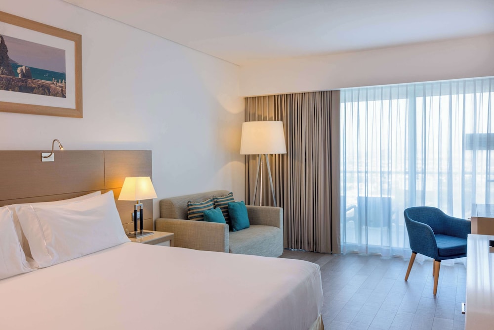 Junior Suite, Queen Bed, Ocean Front, Balcony