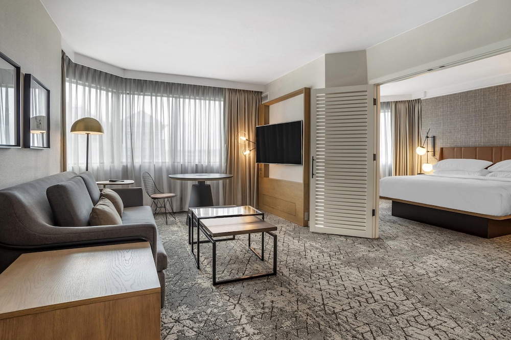 1 Bedroom, Club, Suite, King Bed, Sofa, Accessible