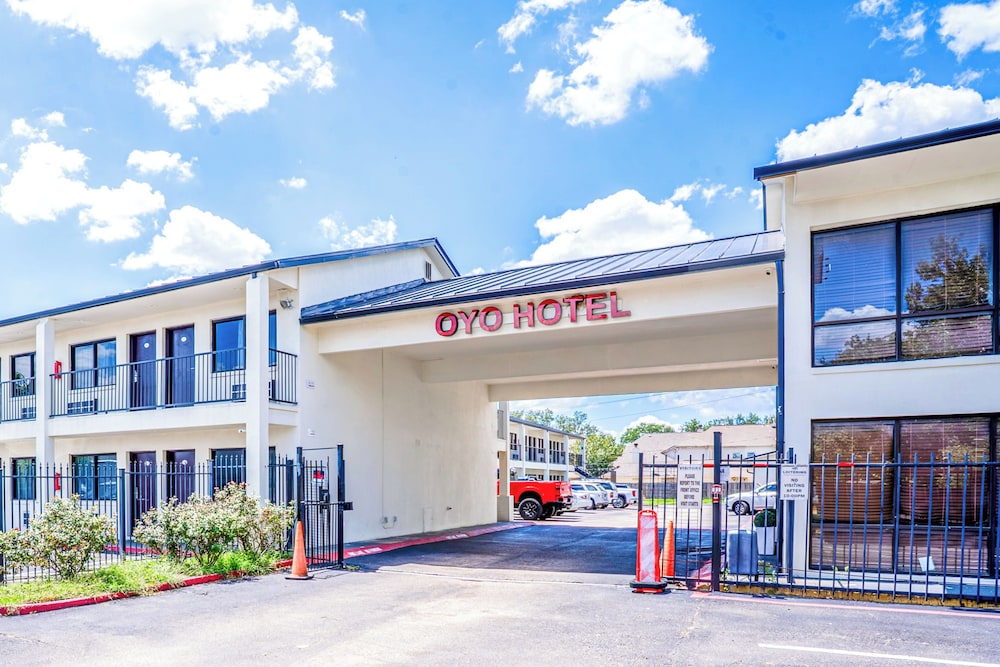 OYO Hotel Houston N Fm-1960 Champions TX 55/58