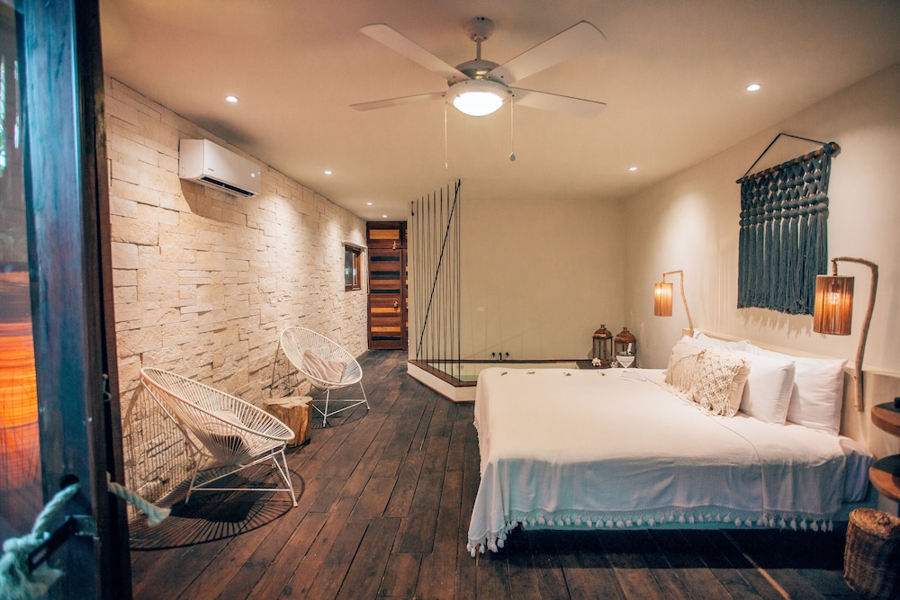 CALANTHE MASTER, SUITE, GARDEN VIEW