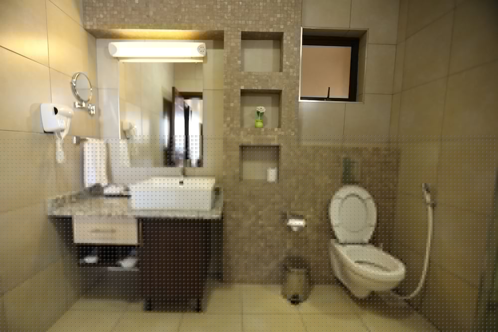 Bidwood Suite Hotel 46/50