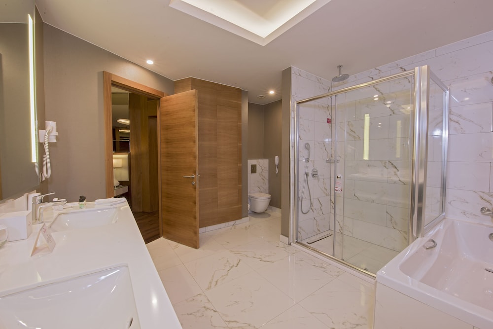 جناح بسرير كينج للمدخنين، Ramada Plaza by Wyndham Konya 6/6