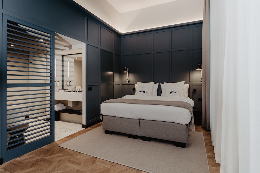 1 BEDROOM, EXCLUSIVE, FULL MOON, TRIPLE
